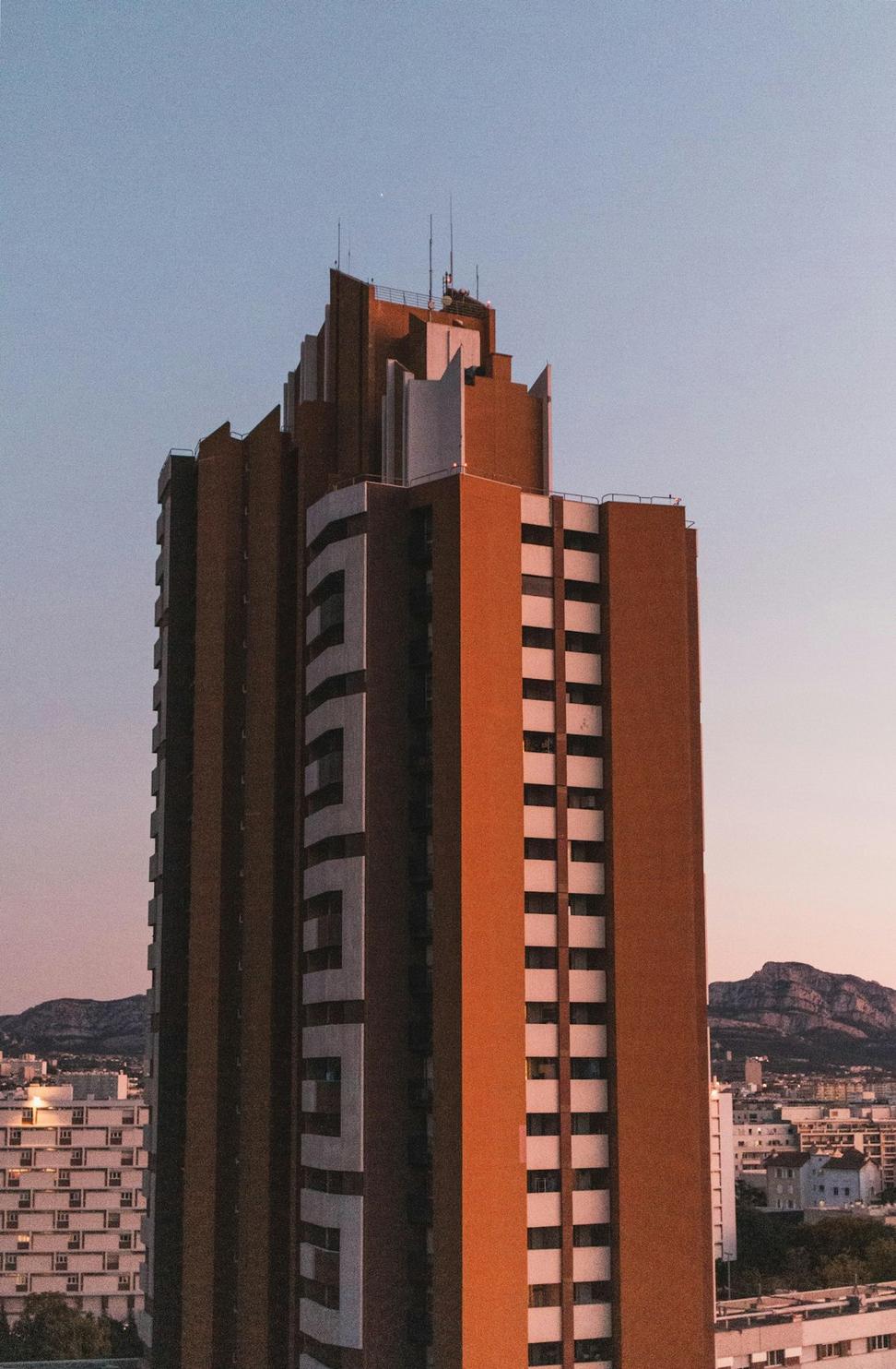 Juggernaut Storm Hotel Exterior